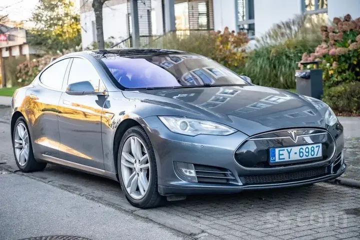 Tesla Model S 2013 photo 3