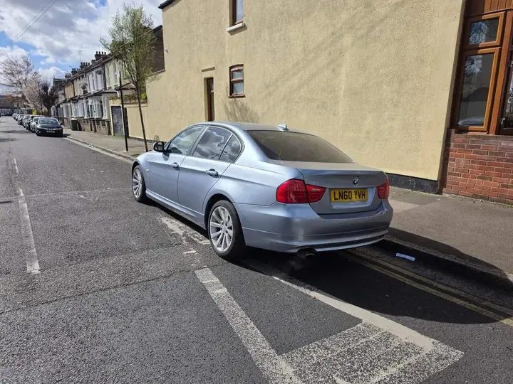 BMW 3 Series 2010 photo 4
