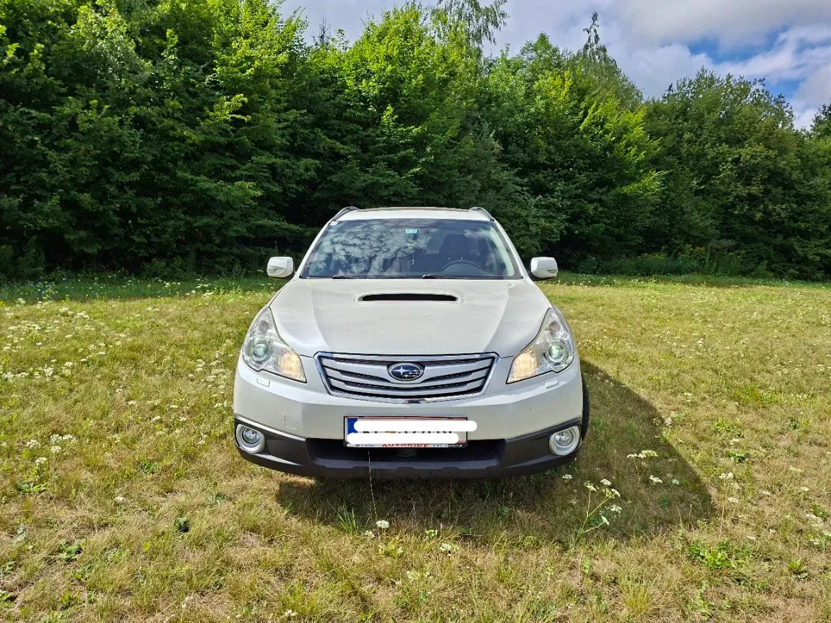 Subaru Outback 2010 photo 3