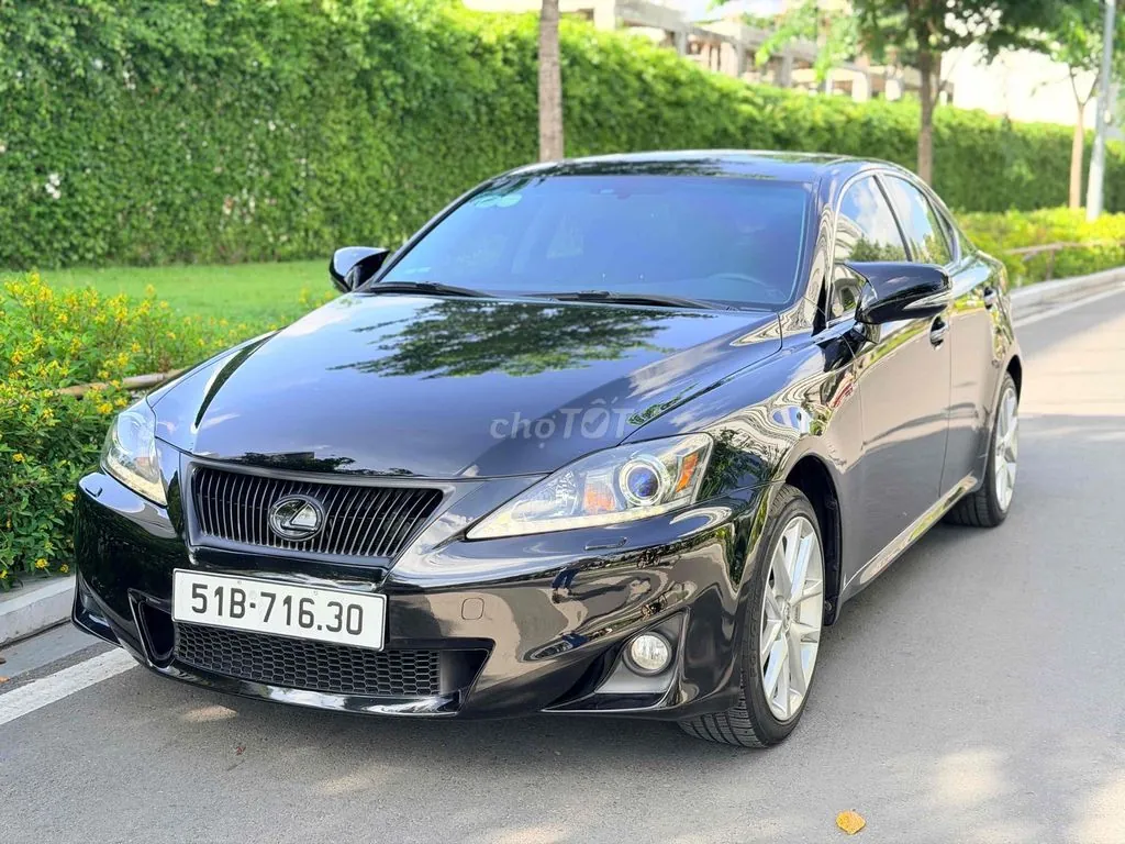 Lexus Is 2010 photo 2