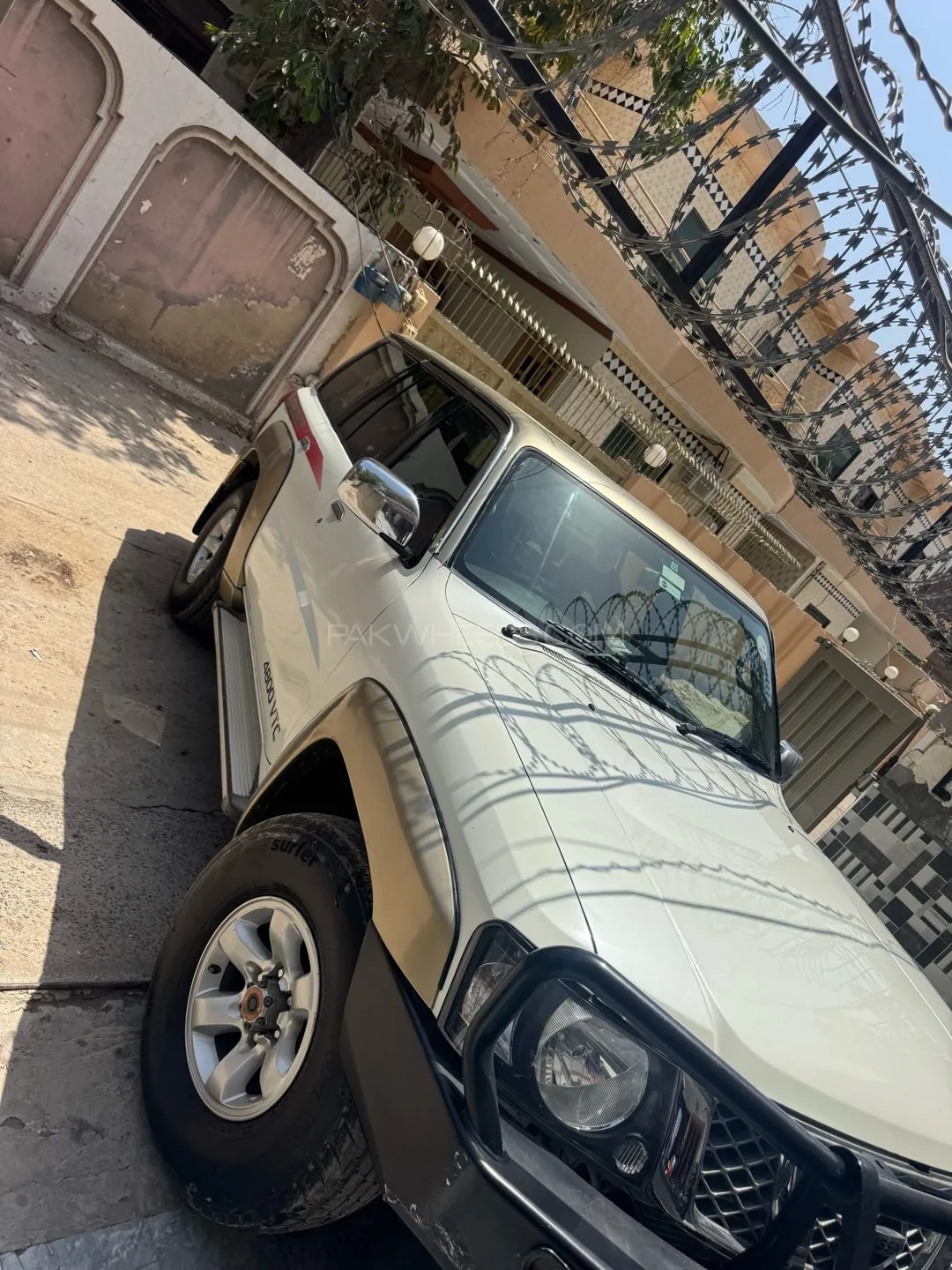 Nissan Safari