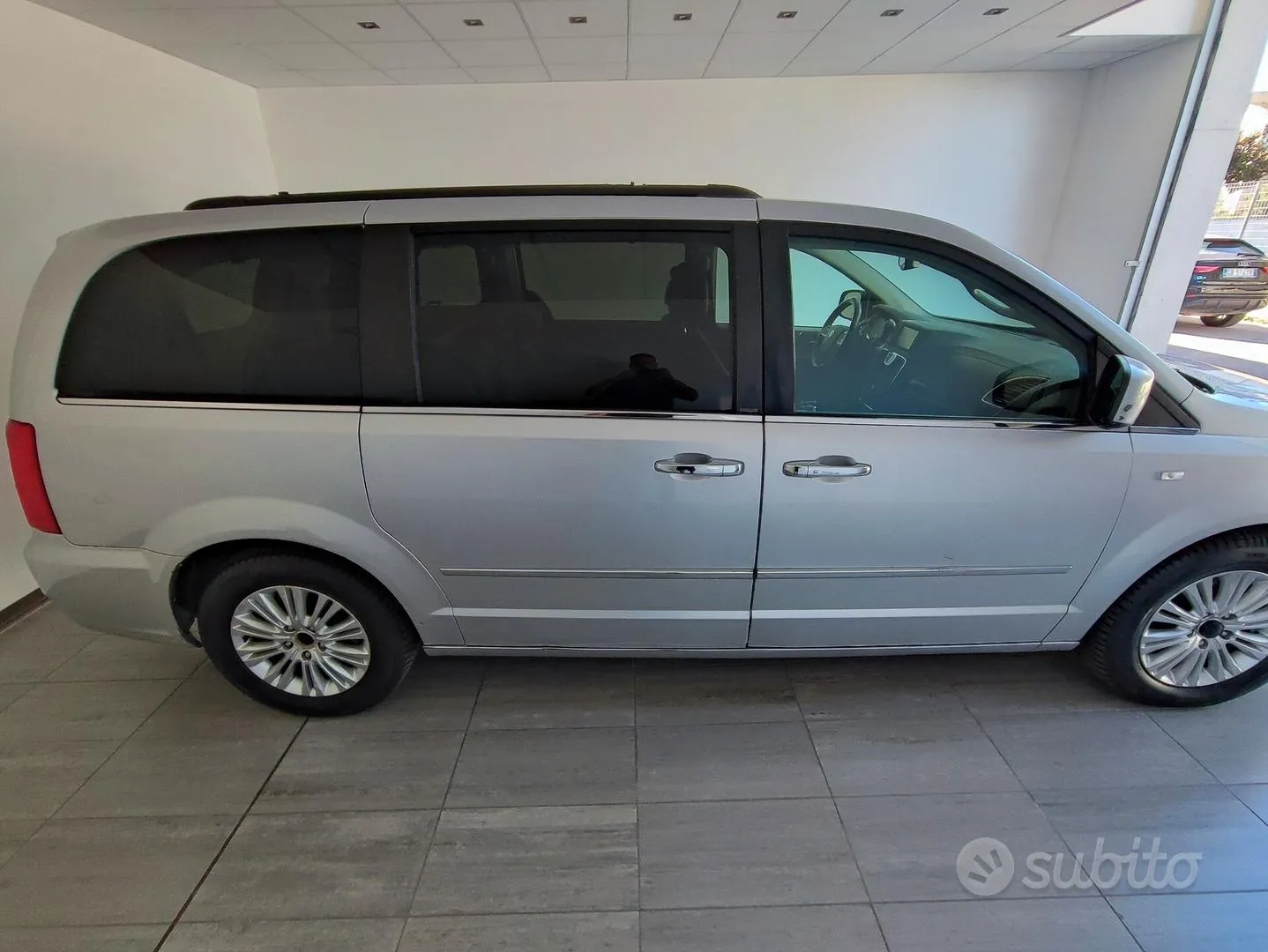 Lancia Voyager 2012 photo 4