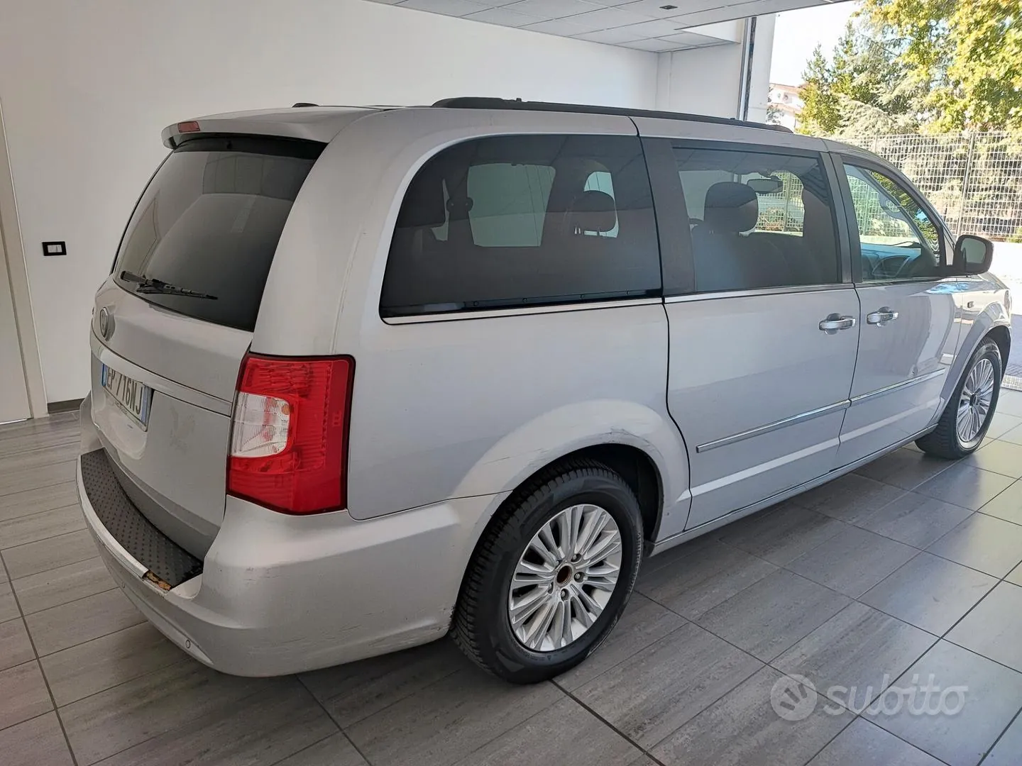 Lancia Voyager 2012 photo 5