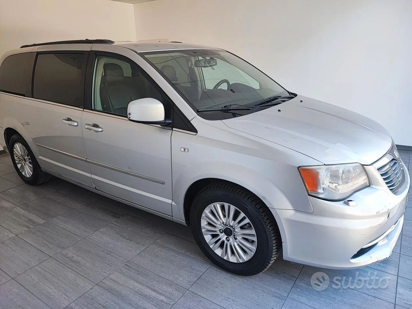 Lancia Voyager 2012 photo 3
