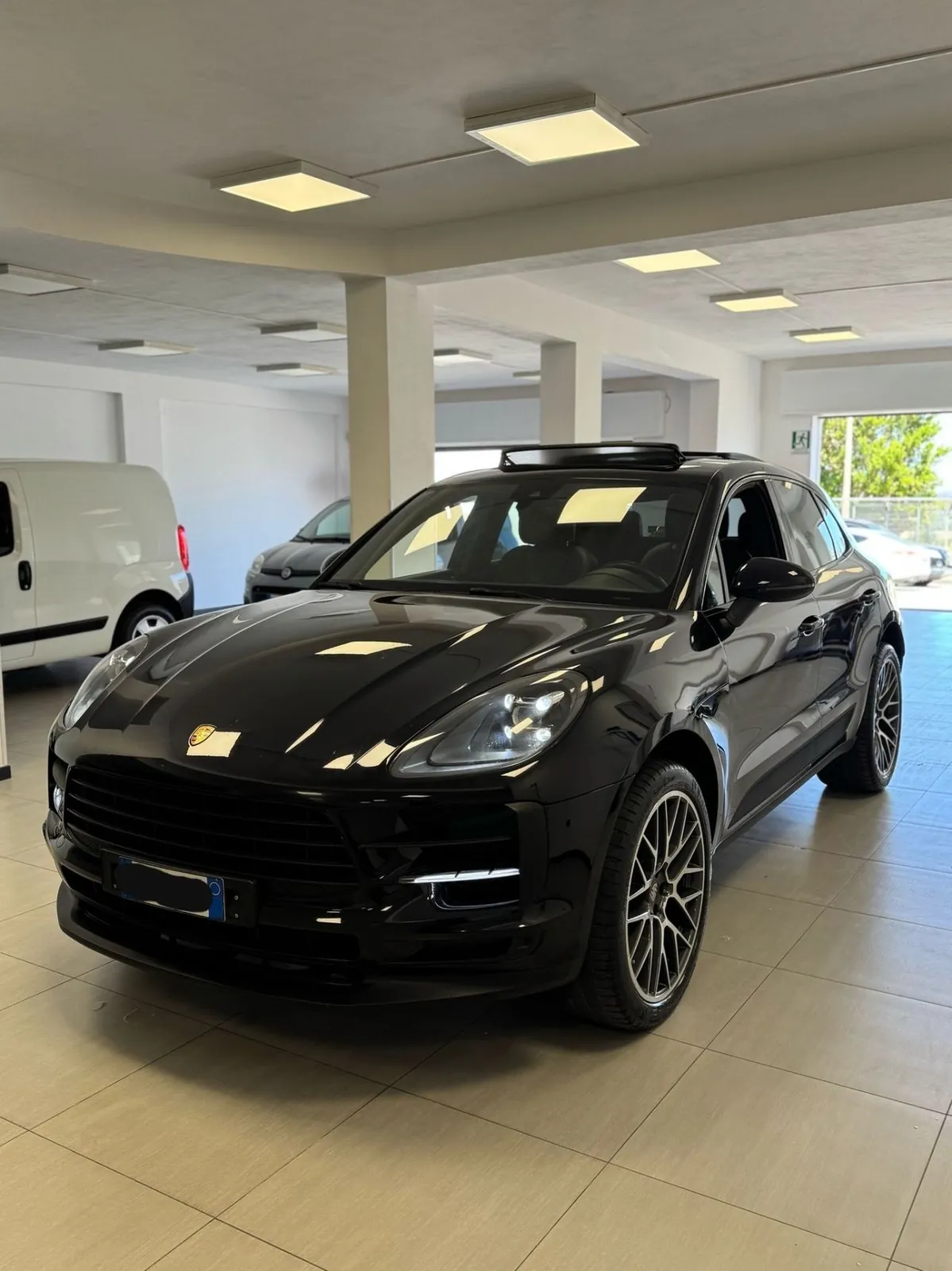 Porsche Macan 2021 photo 2