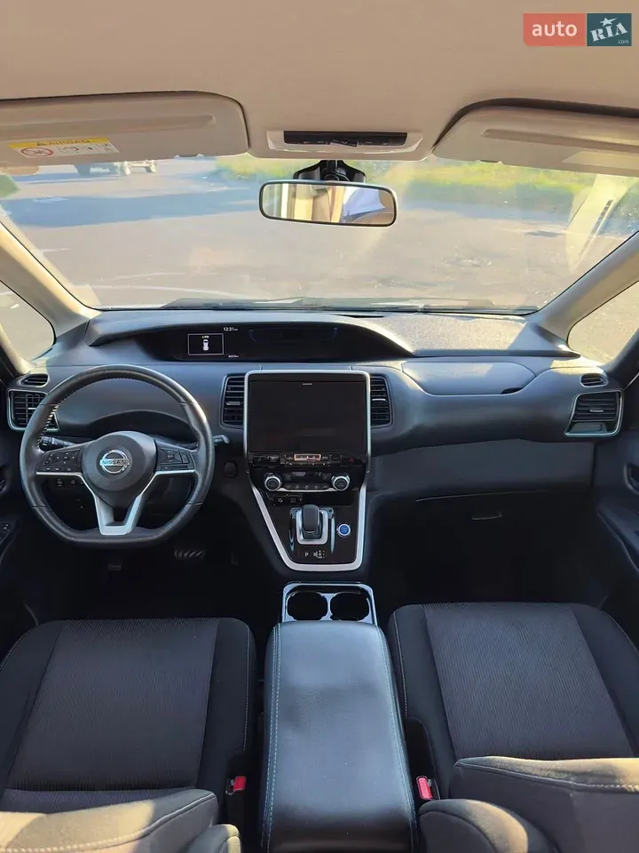 Nissan Serena 2018 photo 5