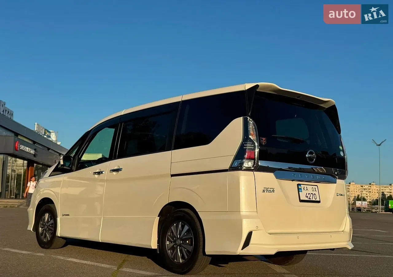 Nissan Serena 2018 photo 2