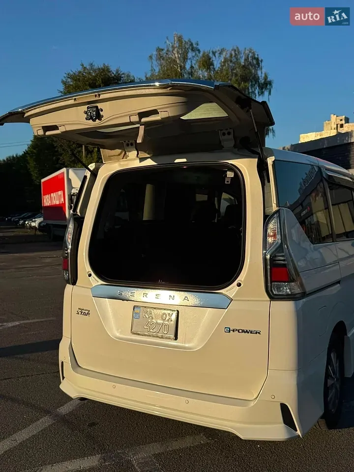 Nissan Serena 2018 photo 4