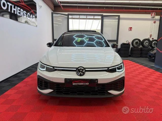 Volkswagen Golf Gti 2024 photo 2