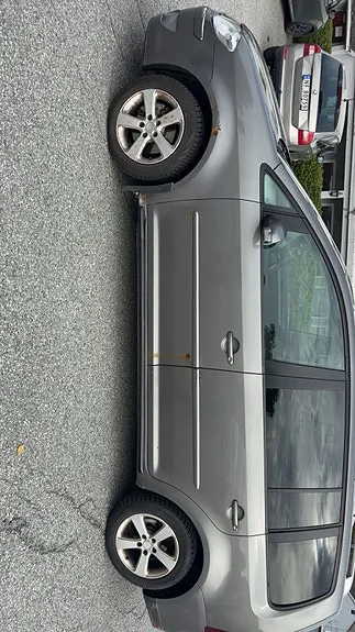 Volkswagen Touran 2008 photo 2