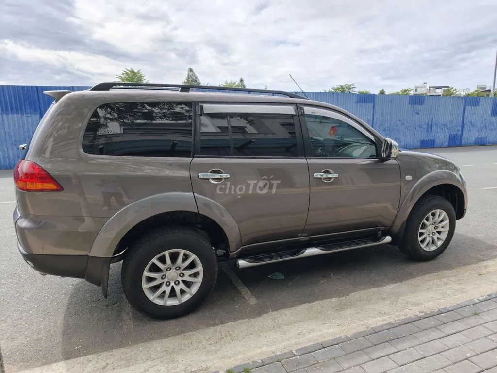 Mitsubishi Pajero Sport 2012 photo 2