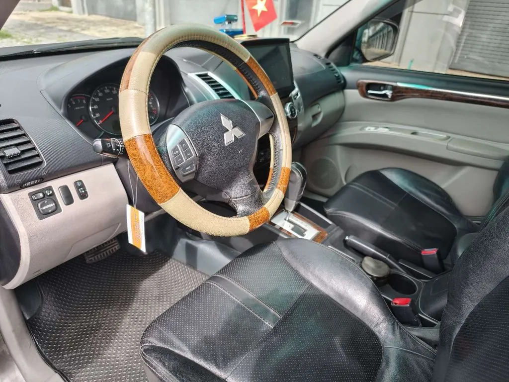 Mitsubishi Pajero Sport 2012 photo 3