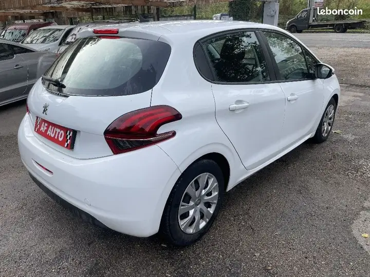 Peugeot 208 2019 photo 5
