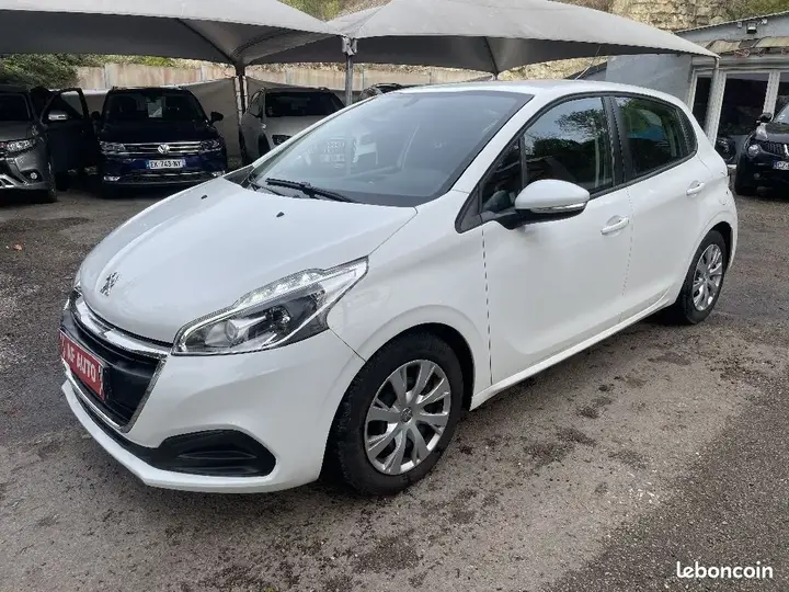 Peugeot 208 2019 photo 3