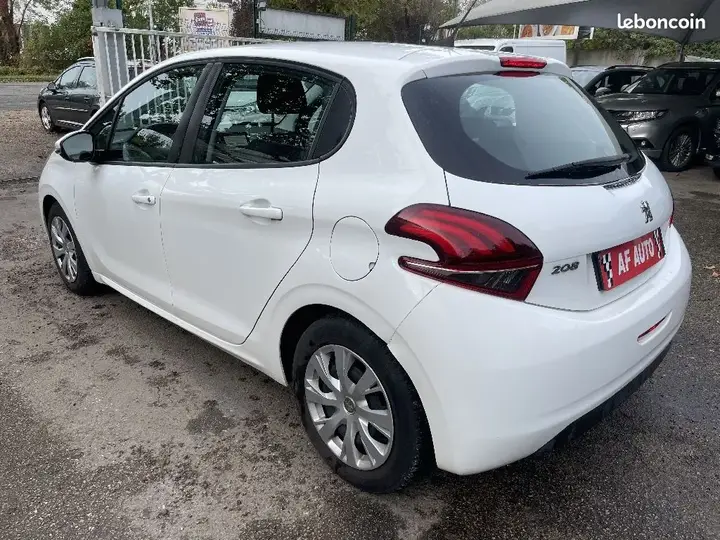 Peugeot 208 2019 photo 4
