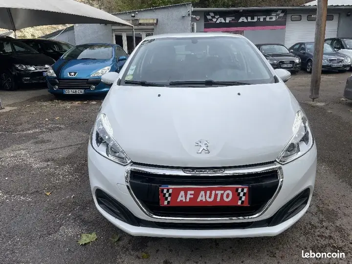 Peugeot 208 2019 photo 2