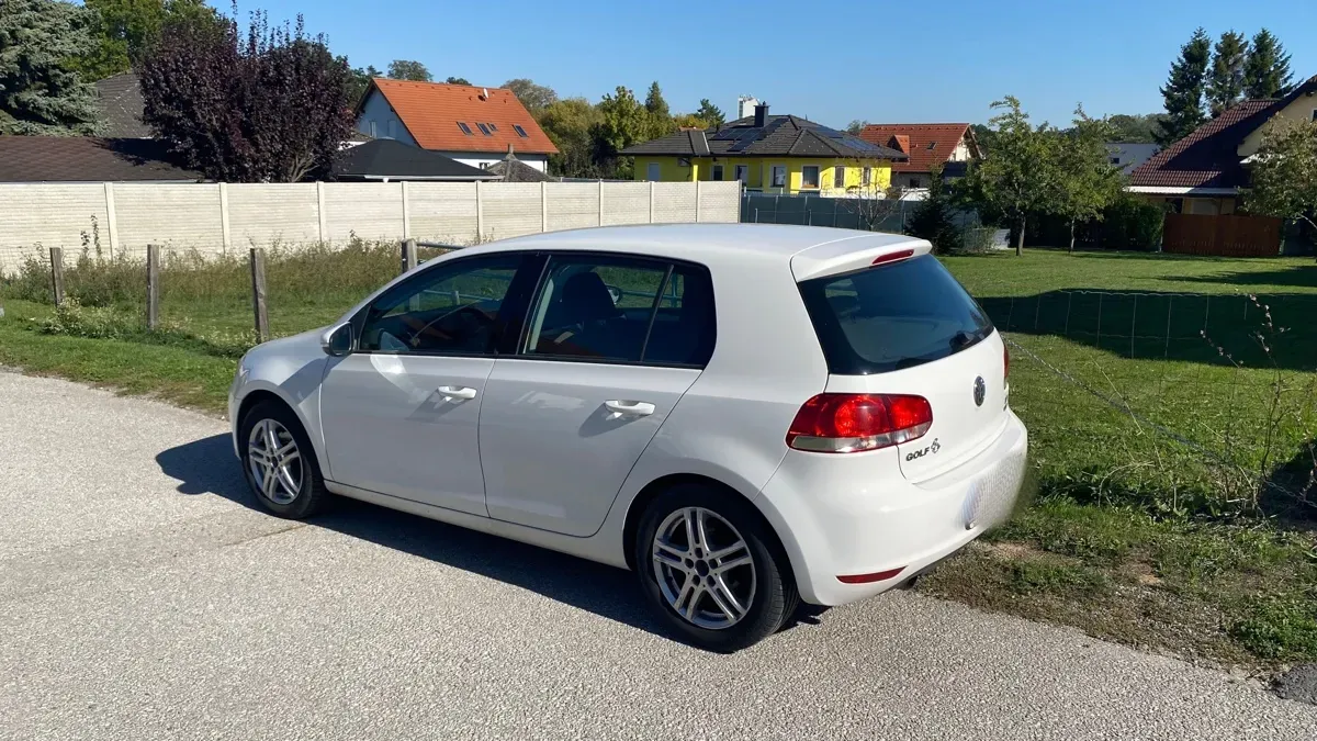 Volkswagen Golf 2011 photo 2