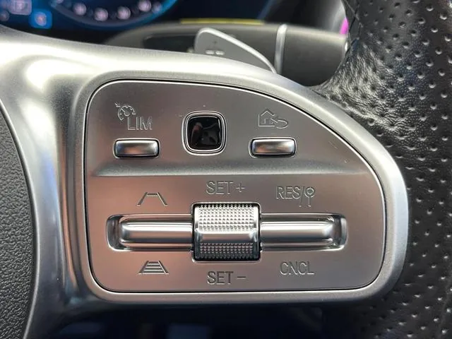 Mercedes-Benz C-Class 2018 photo 4