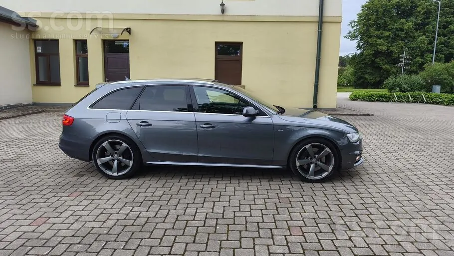 Audi A4 2015 photo 2