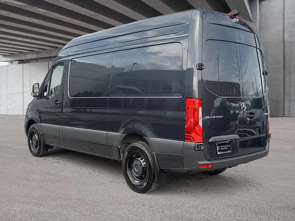 Mercedes-Benz Sprinter 2026 photo 3