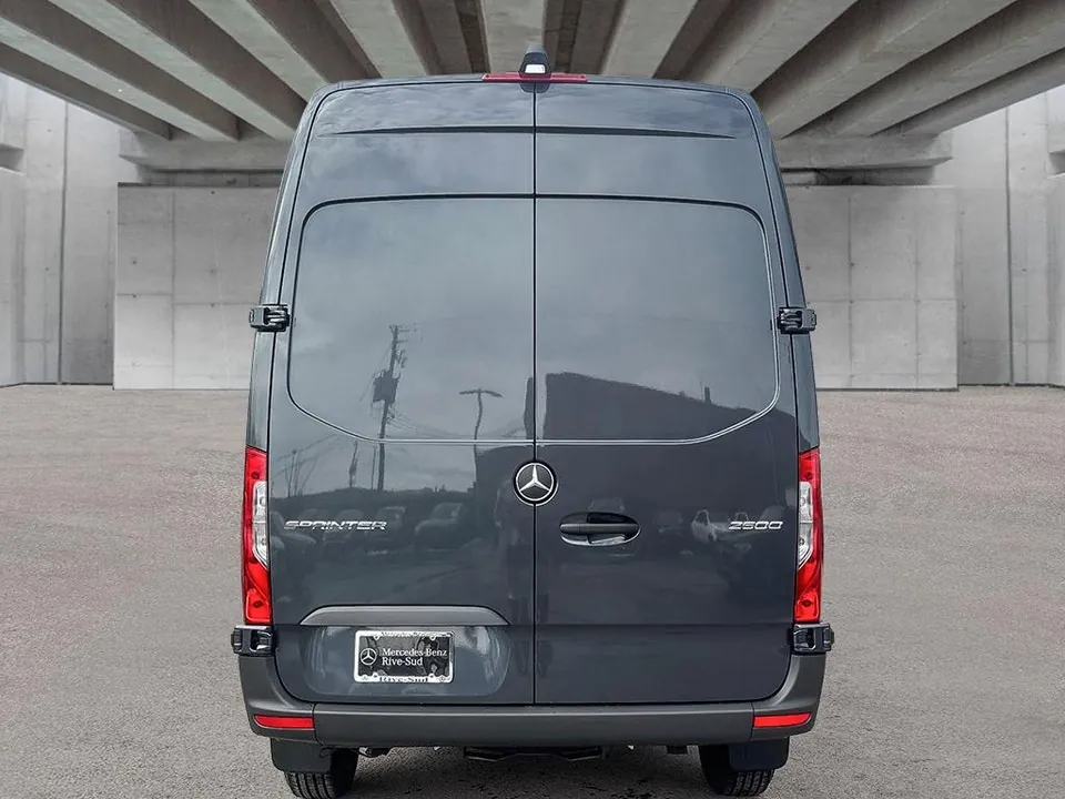Mercedes-Benz Sprinter 2026 photo 4