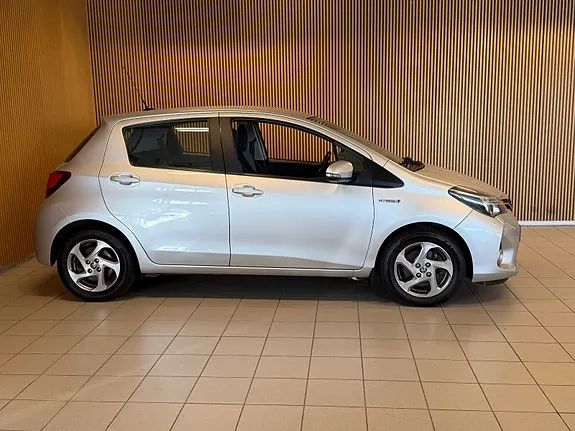Toyota Yaris 2015 photo 3