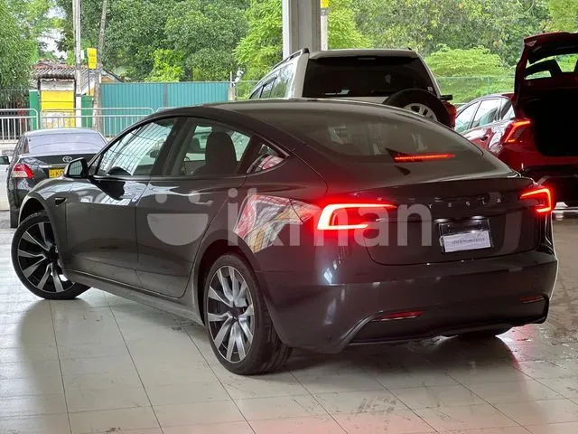 Tesla Model 3 2024 photo 4