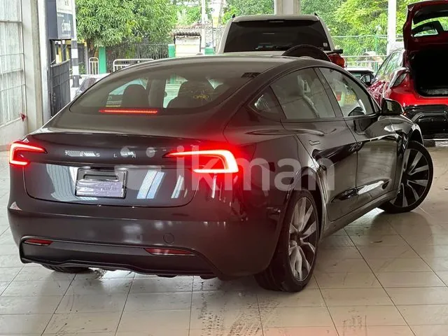 Tesla Model 3 2024 photo 3