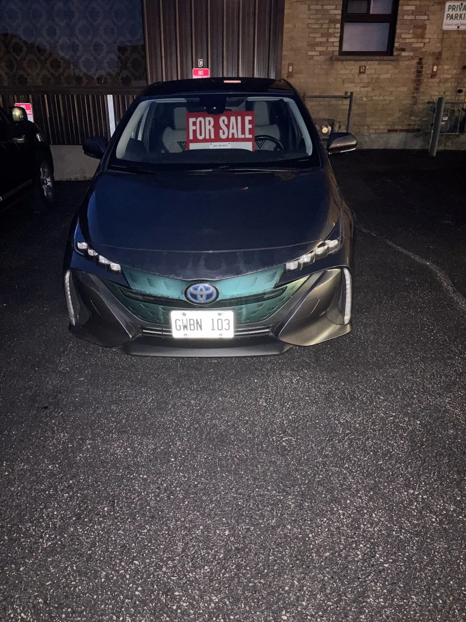 Toyota Prius Prime 2019 photo 2