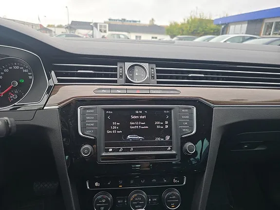 Volkswagen Passat 2016 photo 2