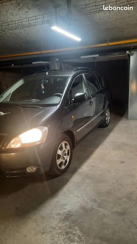 Toyota Avensis 2002 photo 2