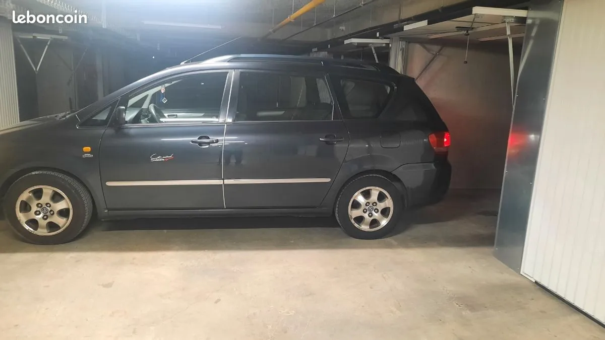 Toyota Avensis 2002 photo 3