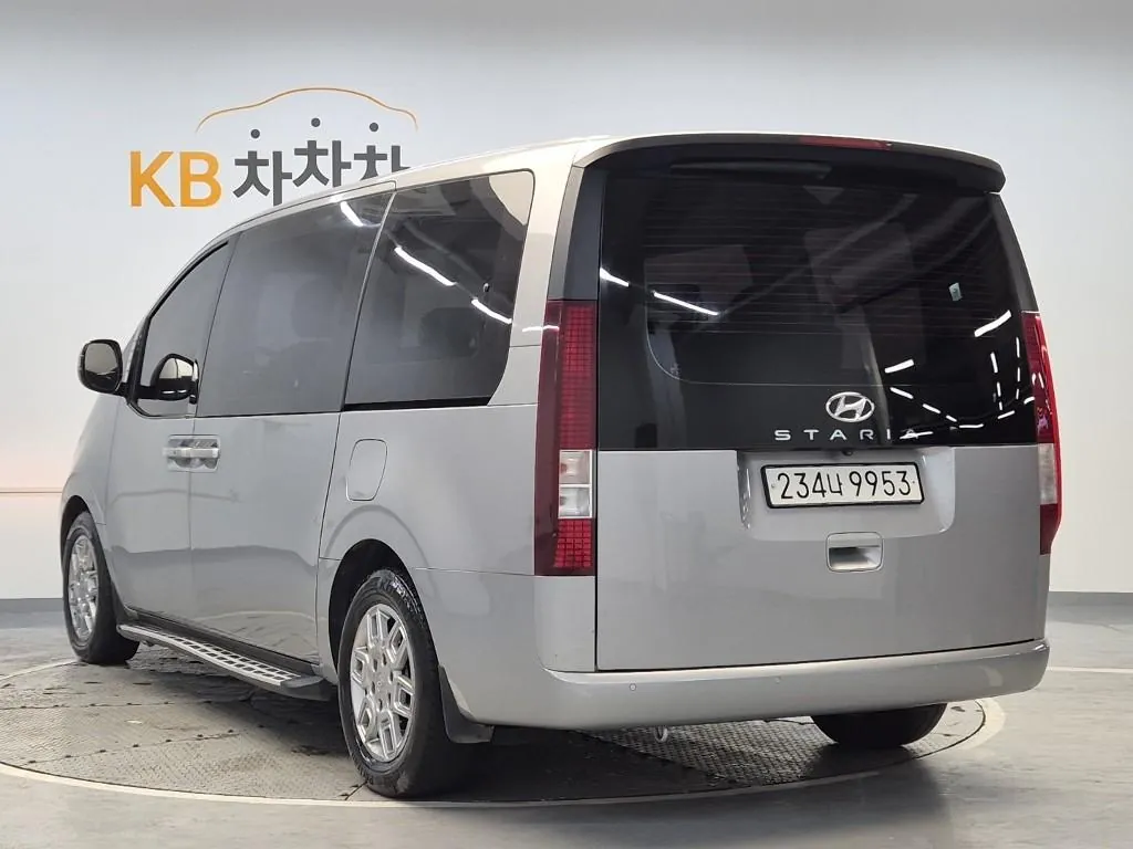 Hyundai Staria 2022 photo 2