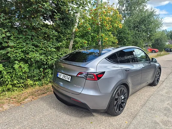 Tesla Model Y 2023 photo 5