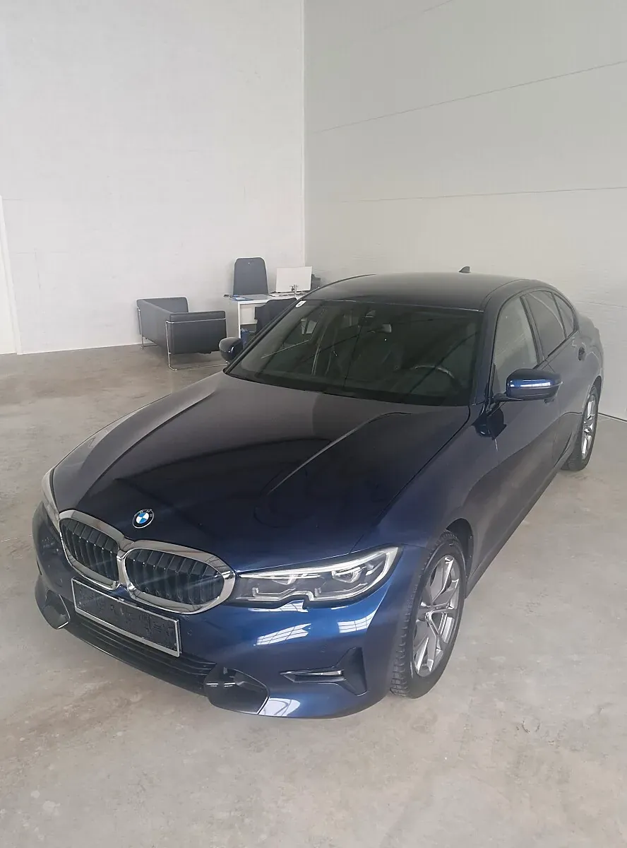 BMW 3 Series 2019 photo 3