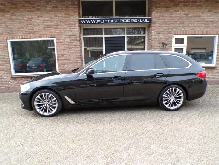 BMW 5-Serie 2019 photo 2
