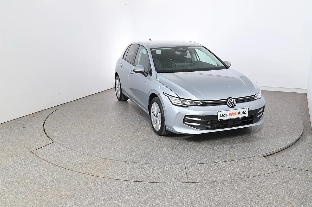 Volkswagen Golf 2026 photo 2