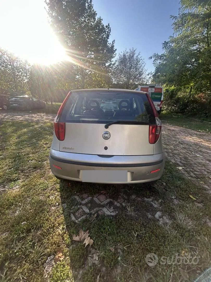 Fiat Punto 2005 photo 2