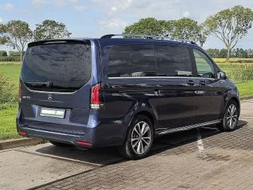 Mercedes-Benz Eqv 2024 photo 2