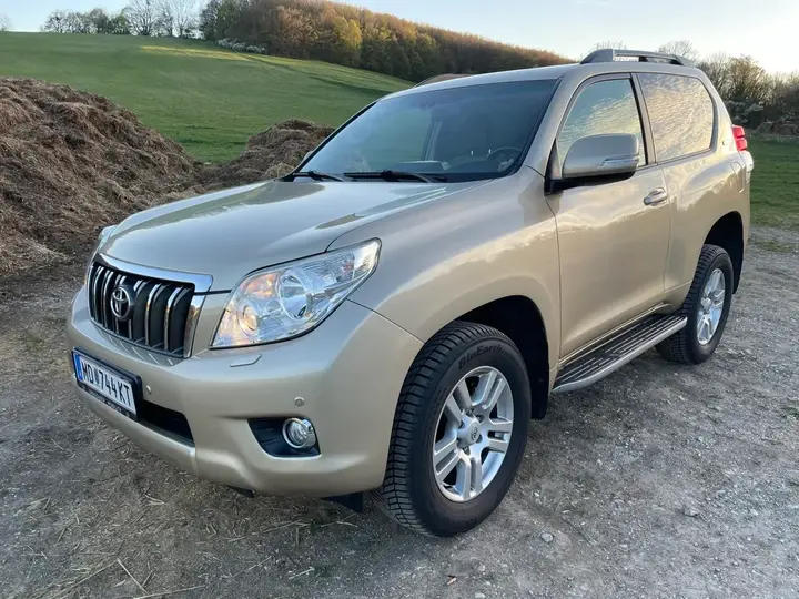 Toyota Land Cruiser 2011 photo 2