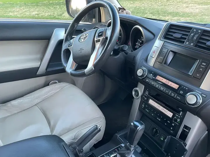 Toyota Land Cruiser 2011 photo 3