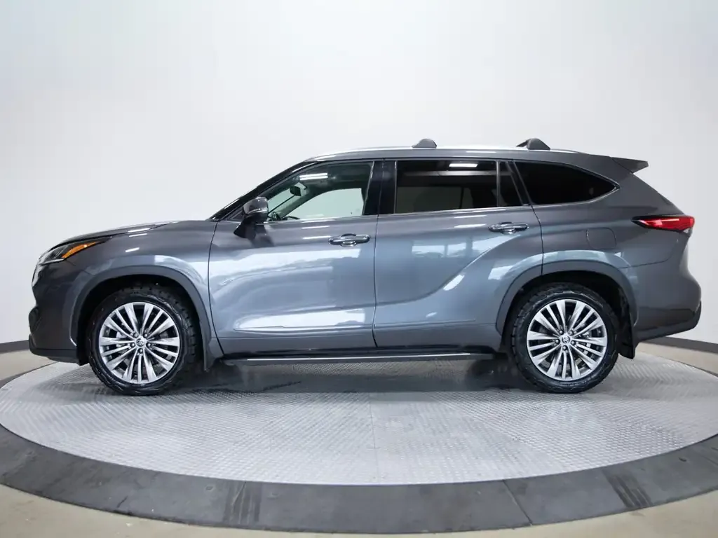 Toyota Highlander 2022 photo 2