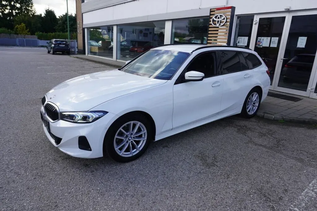 BMW 3 Series 2023 photo 2
