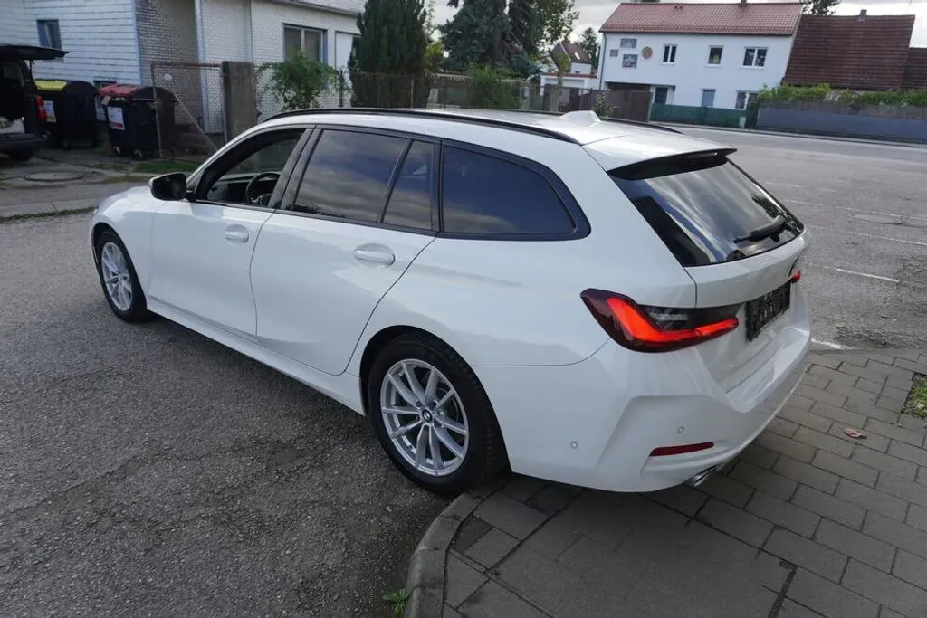 BMW 3 Series 2023 photo 3