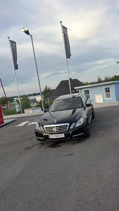 Mercedes-Benz E-Class 2011 photo 2