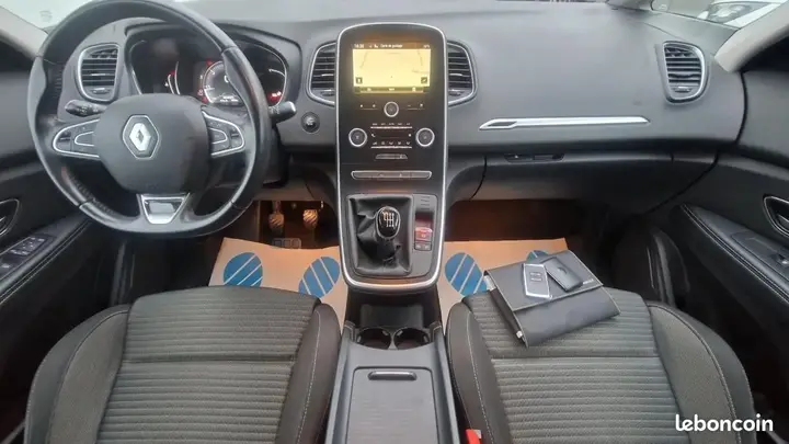 Renault Scenic 2017 photo 2