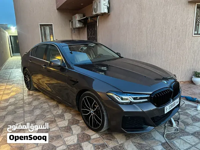 BMW 5 Series 2023 photo 2