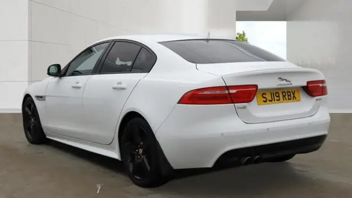 Jaguar Xe 2019 photo 5
