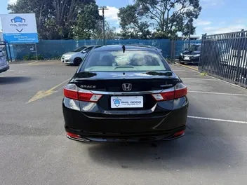Honda Grace 2015 photo 5