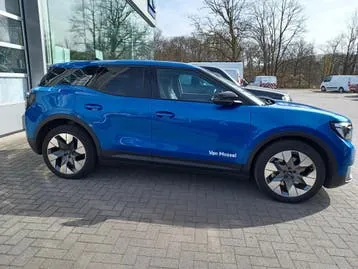 Ford Explorer 2025 photo 3